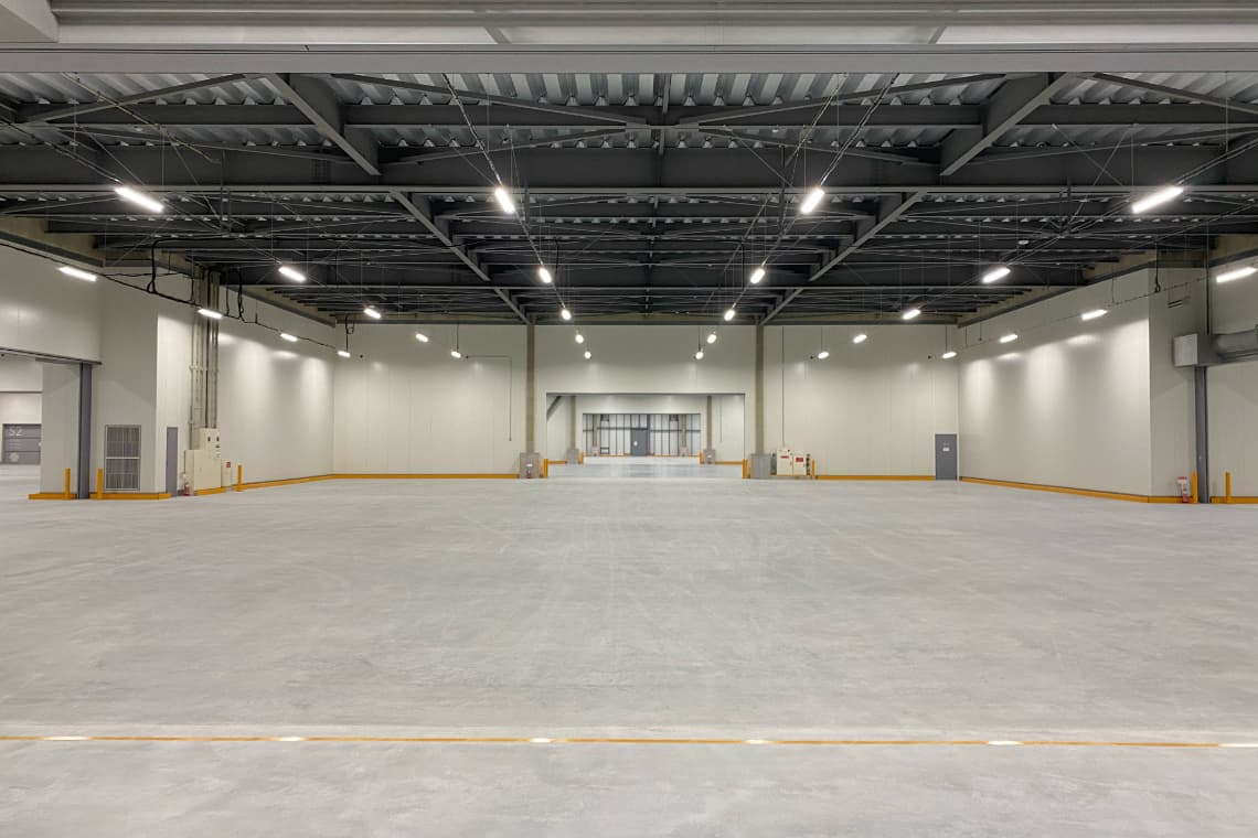 最上階の柱間引きを採用